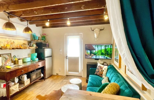 Historic Eastside House | Romantic, Cozy, Stylish Studio at Perfect Downtown Location on E Palace