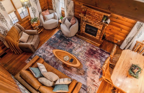 Rockbridge Cabin | Romantic Creekside escape/Secluded/Hot Tub/Fire Pit/Heart of Hocking Hills