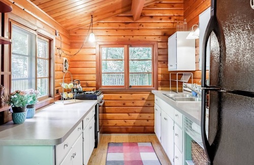 Cazadero Cabin | Romantic Creekside Cabin in a Redwood Forest