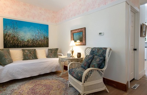 Dundee-Happy Hollow Historic District House | Romantic Dundee House