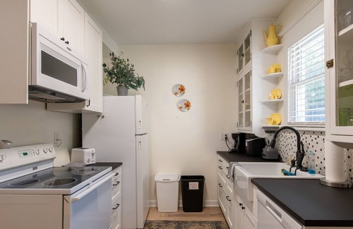Dundee-Happy Hollow Historic District House | Romantic Dundee House