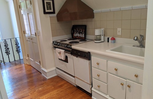 Ball Ground Apartment | Romantic, European, Carriage House Apartment