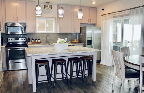 Cedar Creek Reservoir House | Romantic & Family Fun at Cedar Creek!