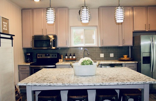 Cedar Creek Reservoir House | Romantic & Family Fun at Cedar Creek!