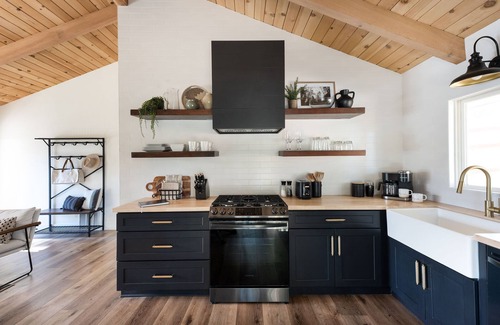 Running Springs Cabin | Romantic Getaway Cabin w/private hot tub, deck and fireplace