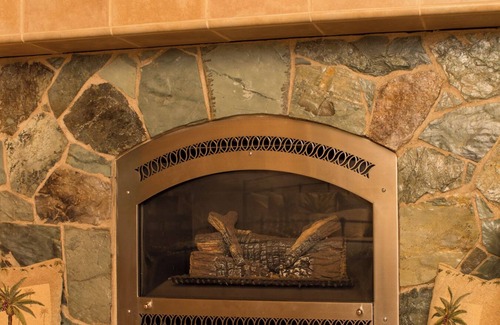 Murphys Apartment | Romantic Getaway at Crestview Pond Estate