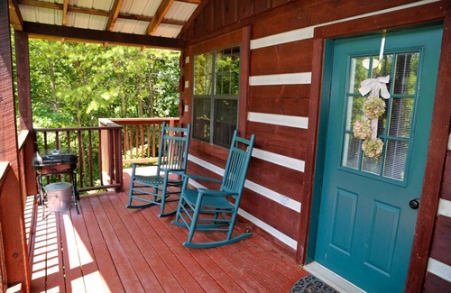 Townsend Cabin | Romantic Getaway in the Smokies-HOT TUB & JACUZZI - Blue Spruce