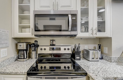 Myrtle Beach Condo | Romantic Getaway with WIFI, 2 fireplaces, 3 minute walk to beach!