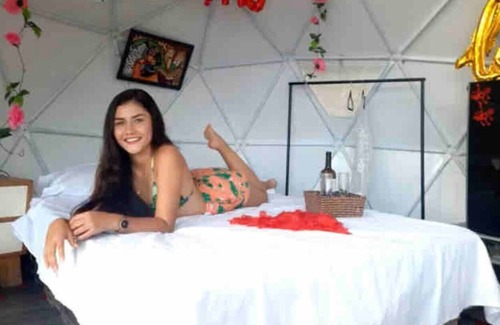Villeta RV Rental | Romantic Glamping with heated Jacuzzi 15 minutes from town