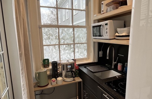 Dixon Park Apartment | Romantic Guest Cottage Studio.
