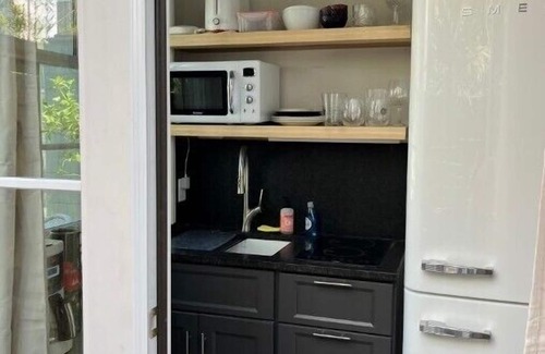 Dixon Park Apartment | Romantic Guest Cottage Studio.