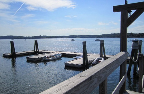 Edgecomb Apartment | Romantic Harbourside Studio apartment @ water's edge - open all year 'round