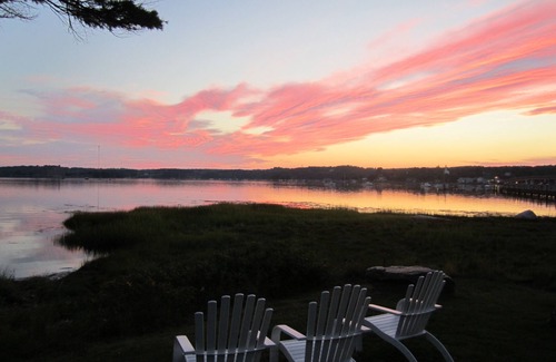 Edgecomb Apartment | Romantic Harbourside Studio apartment @ water's edge - open all year 'round