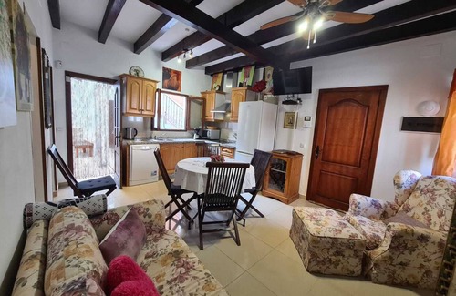 Arico Cottage | Romantic, historic country house with tropical garden