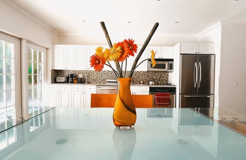 Highland Garden House | Romantic Hollywood villa w/private pool — 2 ml from the beach