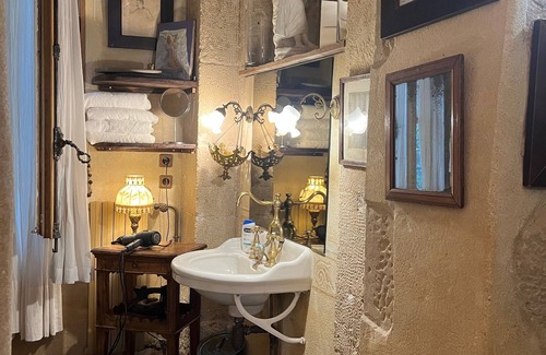 Saint-Victor Apartment | Romantic Ile St. Louis