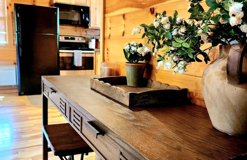 Logan Cabin | Romantic Lake Cabin with Hot Tub