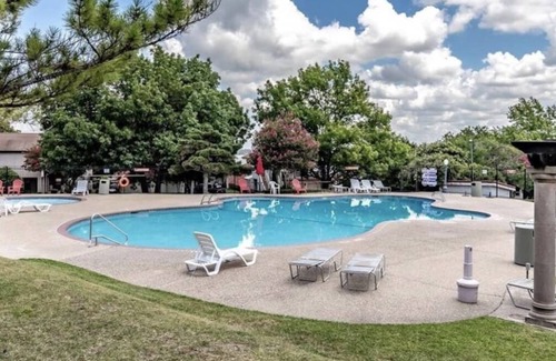 Rockwall House | Romantic lakefront King size with pool