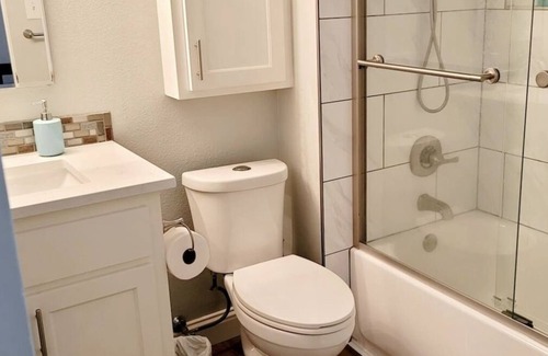 Rockwall House | Romantic lakefront King size with pool