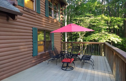 Lake Oconee House | Romantic Lakefront Log Home in Lake Oconee