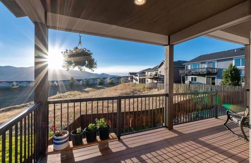 Missoula House | romantic landscape for the family