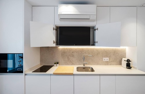 La Pineda Apartment | Romantic loft sea views 8km from Port Aventura