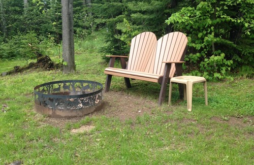 Drummond Cabin | Romantic Log Cabin Nestled in Wooded Setting on Lake Wilipyro