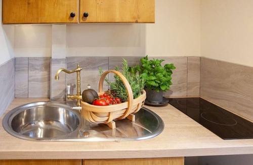 Hythe Cabin | Romantic luxury heated yurt. Private, peaceful wooded location with hot tub