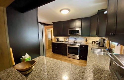 Dahlonega Cabin | Romantic Mountain Hideaway- Fire Pit/Dog Friendly/Creek!