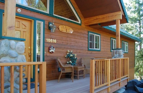 Crescent House | Romantic Mountain Home 5-10 miles from numerous lakes. Family reunion spot.