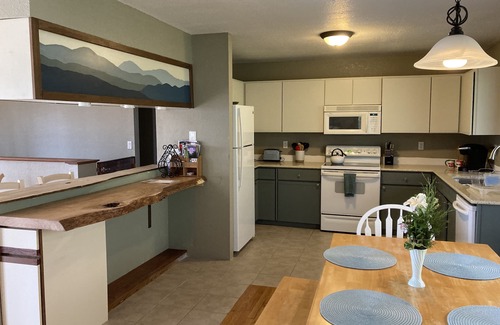 Fairview House | Romantic Mountain house with views