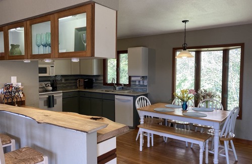 Fairview House | Romantic Mountain house with views