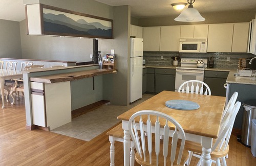 Fairview House | Romantic Mountain house with views