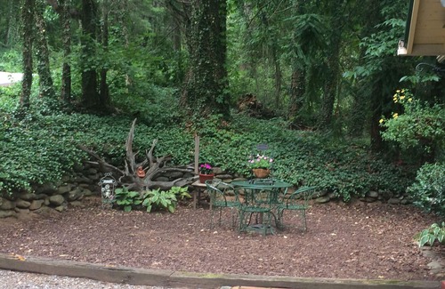 Black Mountain Cottage | Romantic Mountain Getaway- One Mile From Downtown Black Mountain, NC