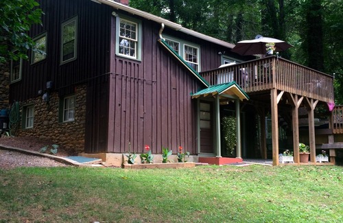Black Mountain Cottage | Romantic Mountain Getaway- One Mile From Downtown Black Mountain, NC
