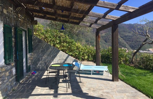 Dosso House | Romantic nest seaview. Tipical stone house with garden close to Cinque terre