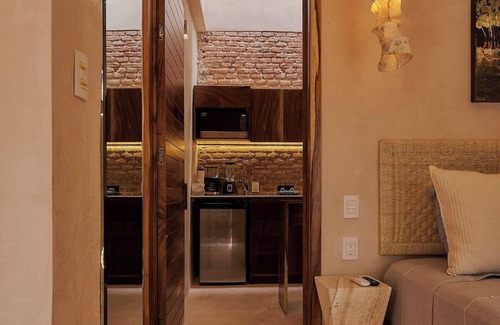 Ruta Independencia Apartment | Romantic Oaxaca Apartment w/Garden & AC – Walk to Historic Sites