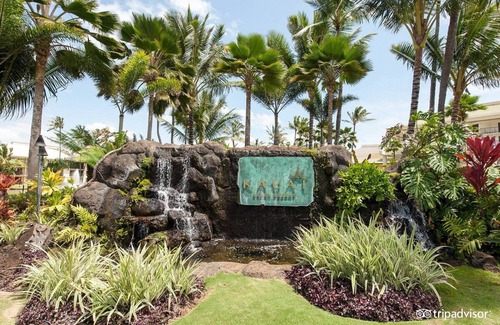 Hanamaulu Condo | Romantic Oceanfront Kauai Beach Resort, Jacuzzis, restaurants, 4 pools