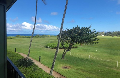 Hanamaulu Condo | Romantic Oceanfront Kauai Beach Resort, Jacuzzis, restaurants, 4 pools