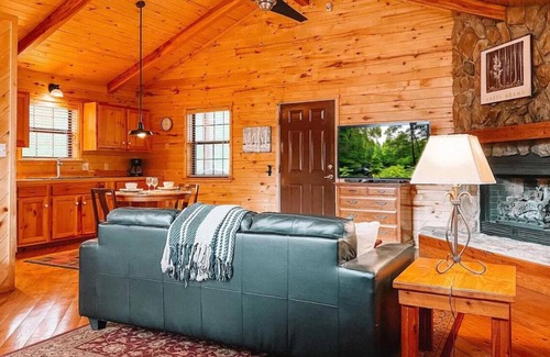 Ruidoso Cabin | Romantic Penthouse Cabin | Spa Bath | Forest Views