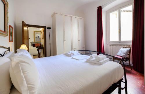 Oltrarno Apartment | Romantic Ponte Vecchio