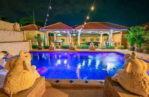 Bang Sare Villa | Romantic pool villa just 5 mins from the beach