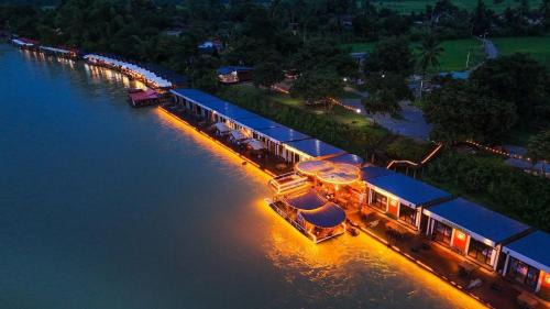 Vientiane Boat Rental | Romantic Resort MuangFuang
