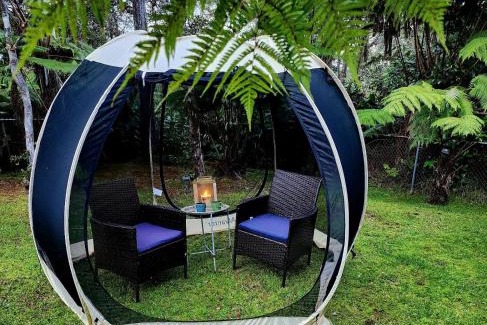 Ohia Estates House | Romantic Retreat, Relax at Hot-tub, Indoor & Outdoor shower, firepit, 5 min to Hawaii Volcano park