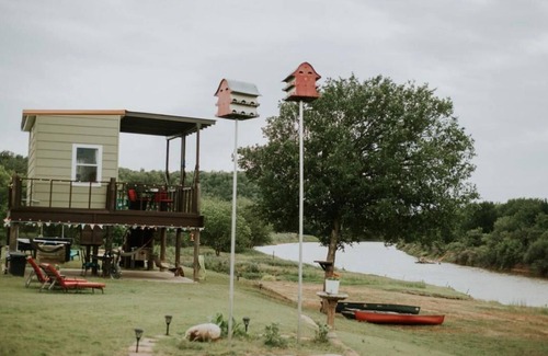 South Bend Cabin | Romantic Riverfront Retreat