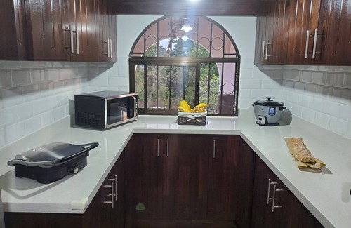 Roble House | Romantic Rustic Villa in the Mountains 30 Minutes from The airport .