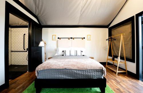 Coosa Other | Romantic Safari Tent with Grill and Hot Tub in Cedar Bluff, Alabama