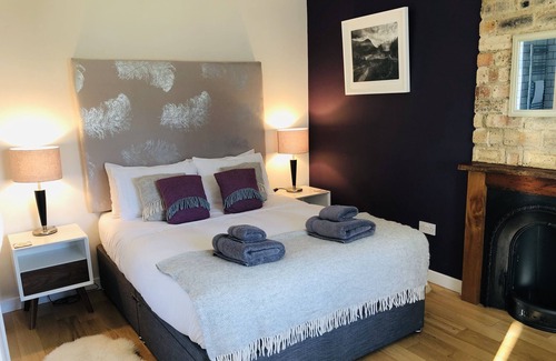 Monzie House | Romantic secluded cottage with hot tub in gorgeous location