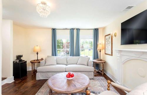 Luray House | Romantic Shenandoah Valley Stay with Mountain Views & Outdoor Spaces in Luray, VA