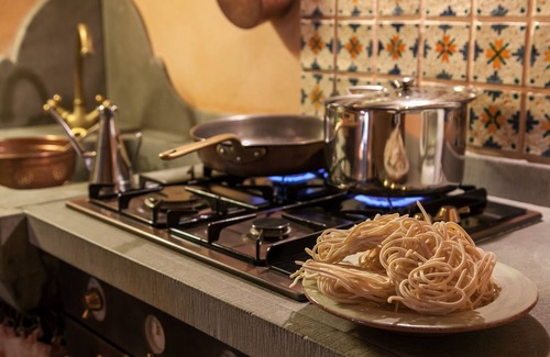 Cortona Apartment | Romantic Studio Cottage in a Medieval Hamlet